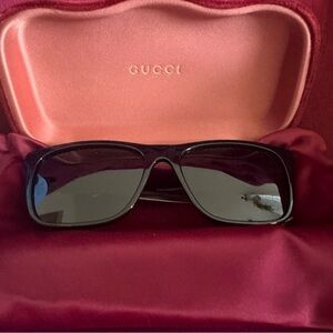 Gucci sunglasses polarized no scratches perfect condition!!!